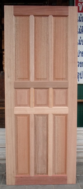 ประตูไม้เต็งแดง D1005 ขนาด80x200ซม. ด้วยความโดดเด่นของลูกฟักตรงกลางทำให้เหมาะกับทุกสถาานที่